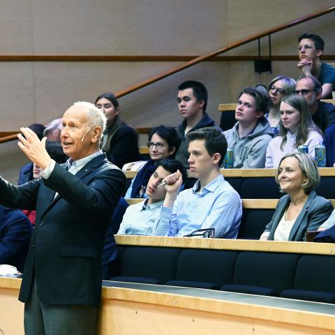 Caffarelli standing in front of the audience at the University of Oslo